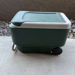 Igloo Cooler with wheels