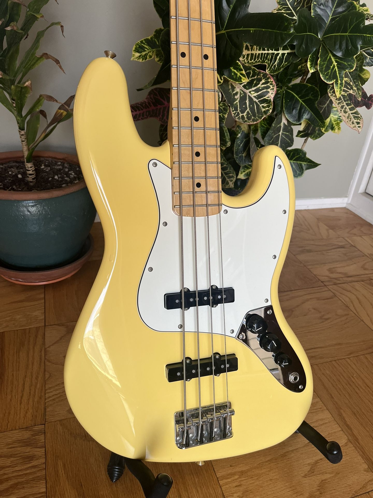 Fender Standard Jazz Bass