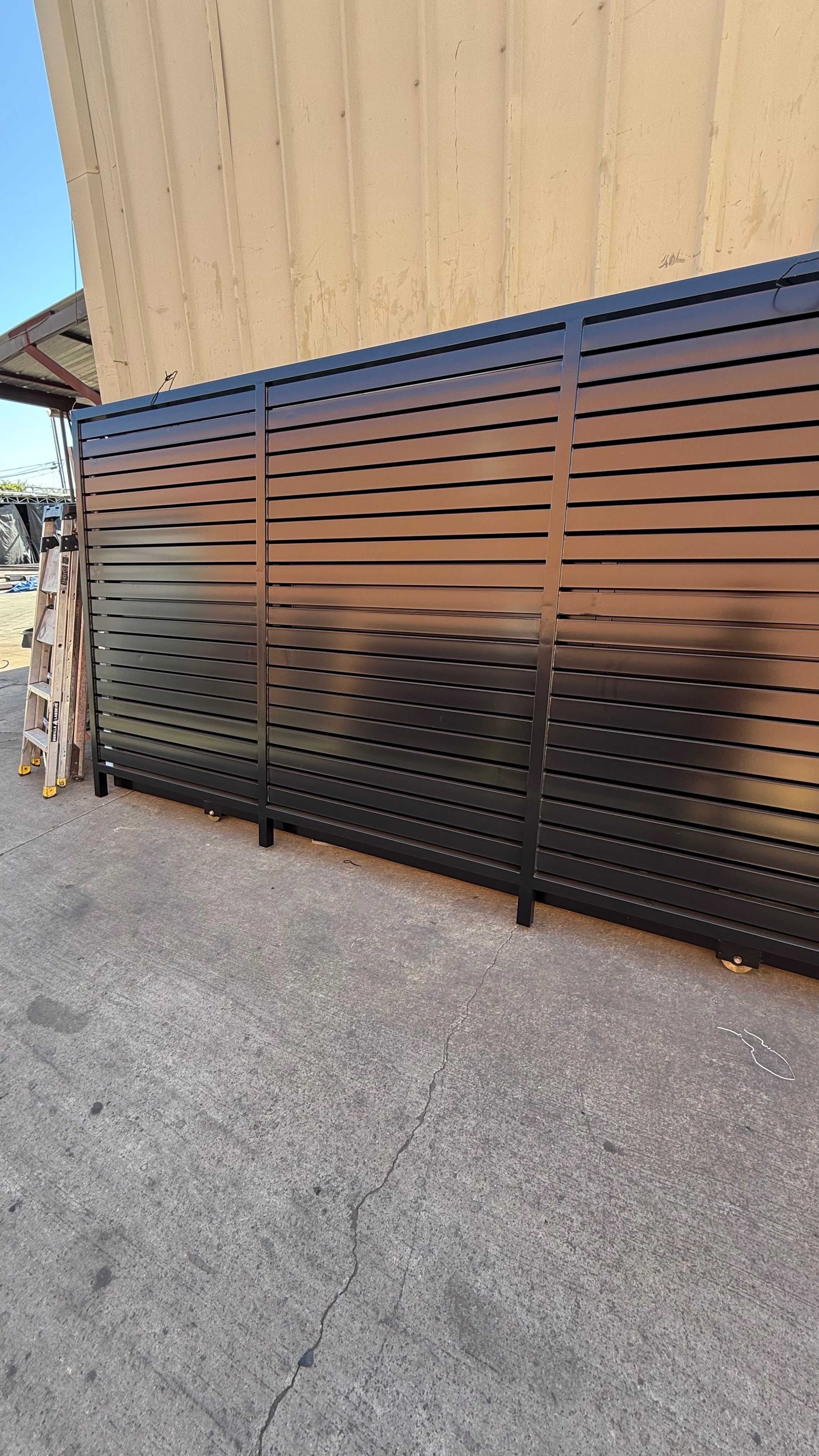 Black Aluminum Horizontal Slat Fence – Semi Privacy & Modern Design