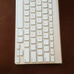 APPLE BLUETOOTH KEYBOARD 