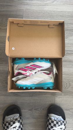 Softball cleats