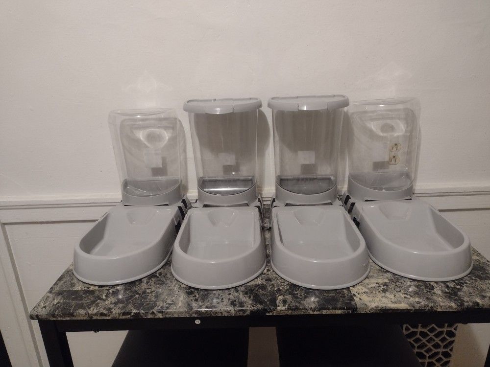 Cat Or Dog Solid Food Or Water Feeder 