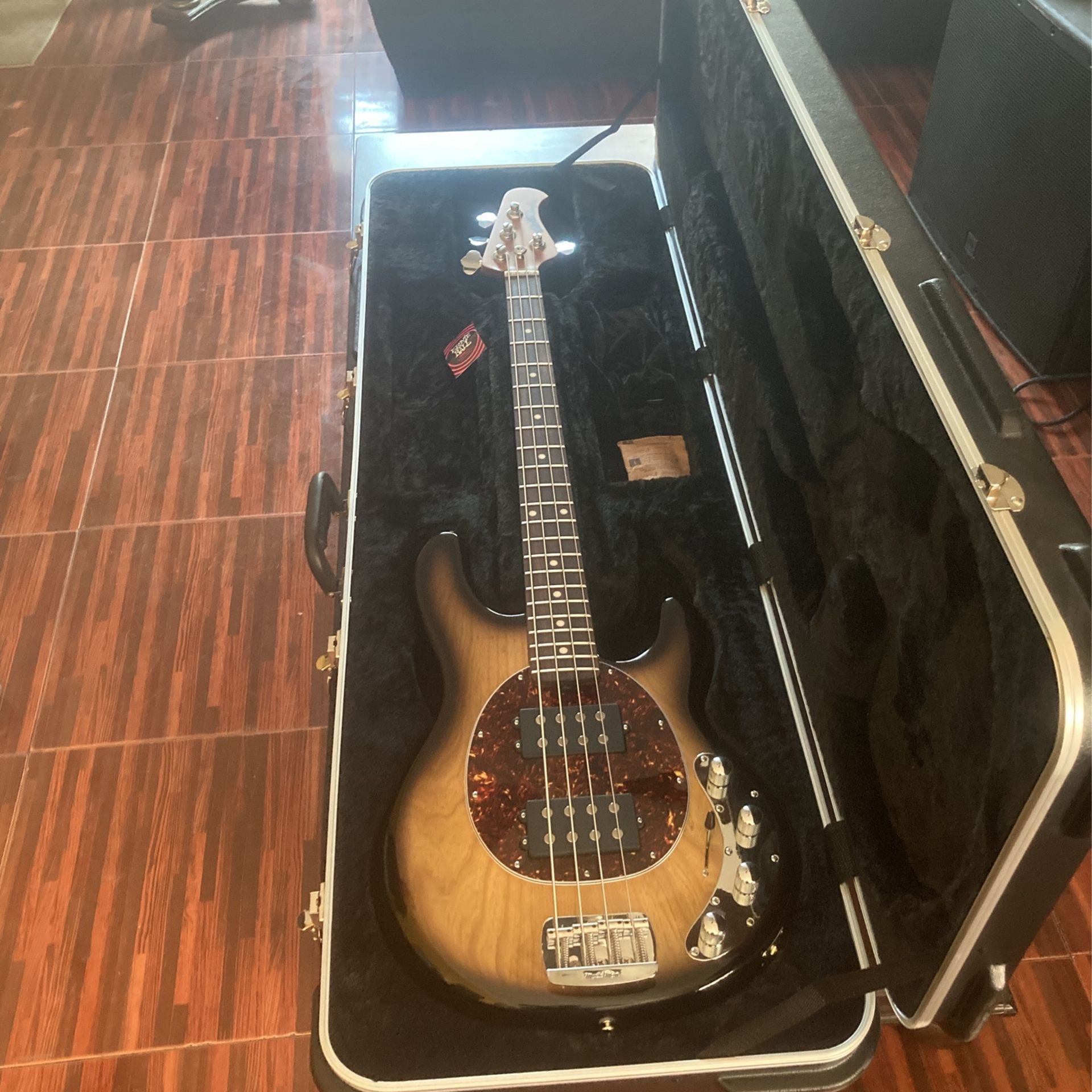 Ernie Ball Musicman Stingray Sunburst