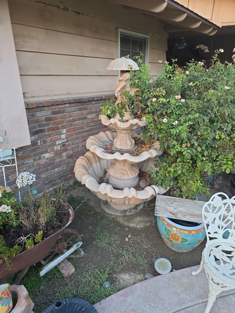 Three Tier Vintage Water Fountain