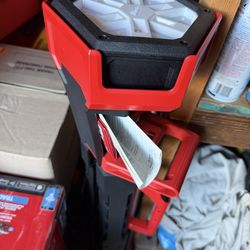 Milwaukee Tools Cordless Dual Power Rocket Light