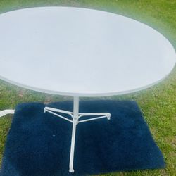 Round Table Wood Top Repainted 36 Inches Wide 28 Inches Tall  Makes Nice Patios Or Dinning Table 