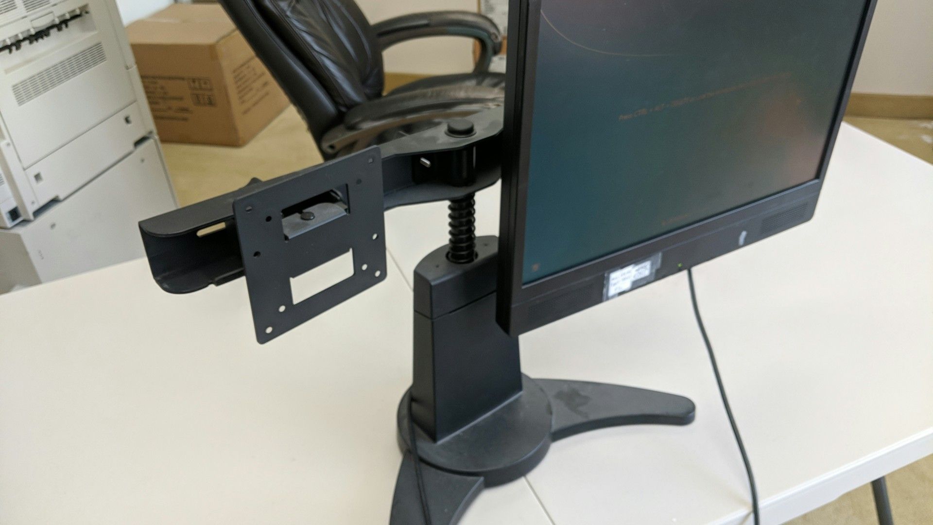 18" Starlogic LCD Monitor, Model: MW9XXX; w/ Dual Monitor Stand