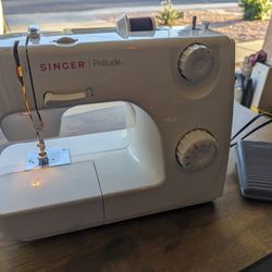 Singer Sewing Machine w/Foot Pedal