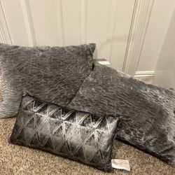 Throw pillows set of 3