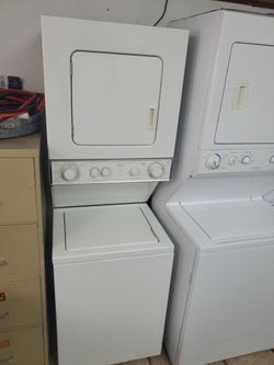 Whirlpool Stack Washer/dryer White 24inch wide