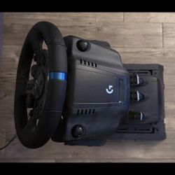 Logitech G923 Racing
Wheel & Pedals + Next Level Racing
Stand