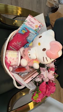 Mother’s Day Baskets Hello kitty