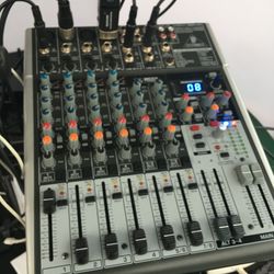 Mixer Behringer 100$ And Mic And Stand