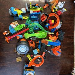 Hot Wheels Track Lot