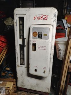 Vintage Coke Glass Bootle Machine
