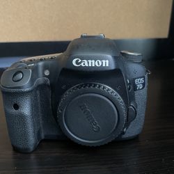 Canon 7D (Condition: Like New)