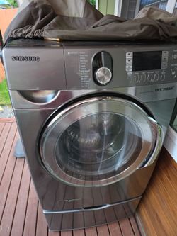 Samsung washing machine in very good condition with its base