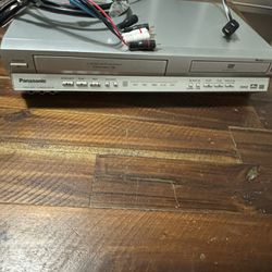 Panasonic PV-D4735S DVD VHS Combo Player - No Remote 