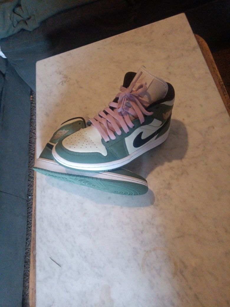 Nike Jordans, Girls 6.5