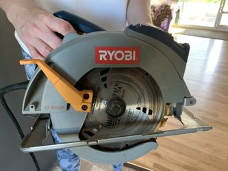 RYOBI - Circular saw has laser light outside and angle good condition