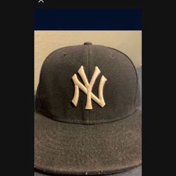 Yankees Navy New Era Hat!!