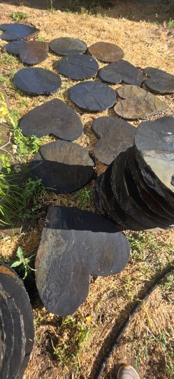 43 Natural Slate Stepping Stones – Round & Heart Shapes – Thick Heavy Pavers
