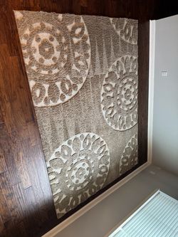Large area rug 7.5’ x 10.5’