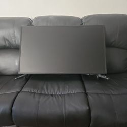 40" INSIGNIA FLAT SCREEN TV