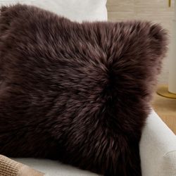 Quince Natural Sheepskin Accent Pillow  Dark Brown 20x20 New In Packaging 