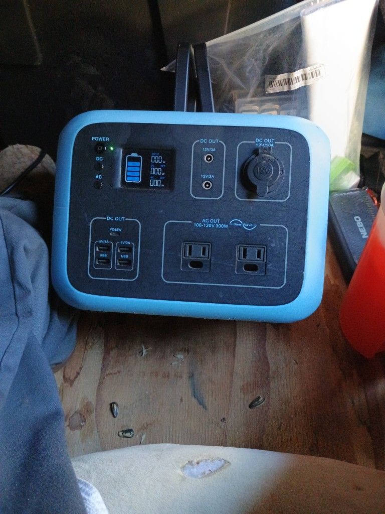 Blue Tti Maxoak Portable Charging Station Power Bank