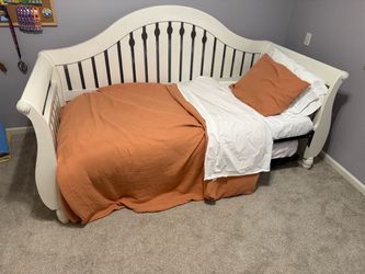 Twin Sleigh Style Bed / Daybed with Trundle
