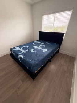 Queen bed + mattress combo