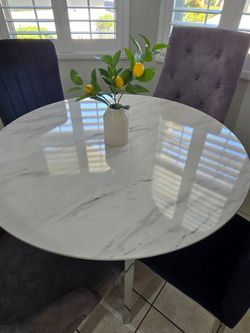 Modern Marble-Look Dining Table + 4 Velvet Chairs – Like New