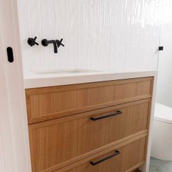 White Oak Vanity 30in With Quartz Countertop And Sink