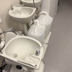 Portable sinks 