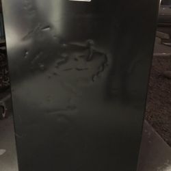 Black 4.4 Cubic Foot Emerson Mini Fridge 