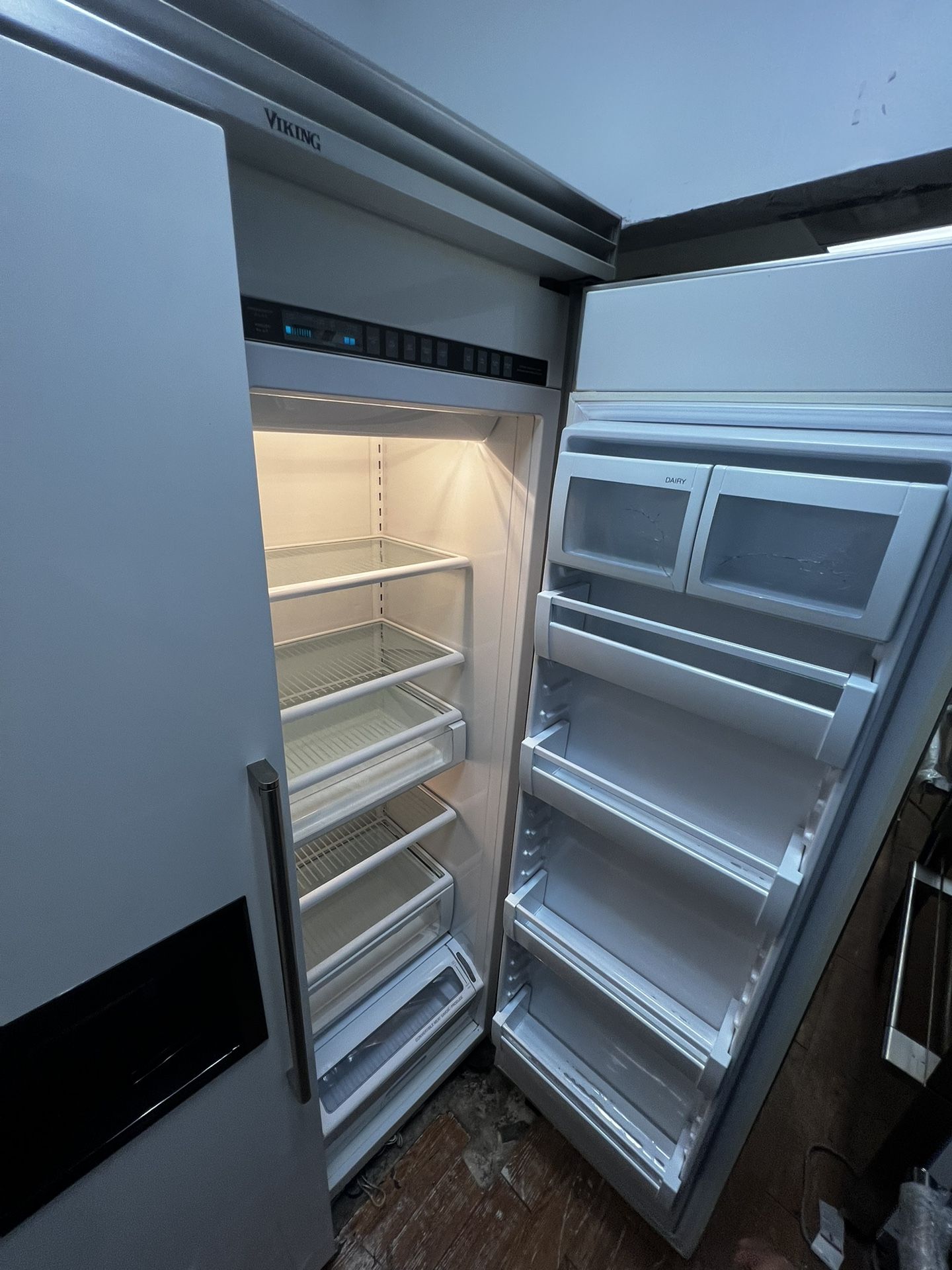 VIKING REFRIGERATOR 42” INCHES TRASH COMPACTOR 18” SINGLE OVEN 30” for