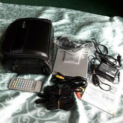 VGUC Portable Panasonic DVD CD player