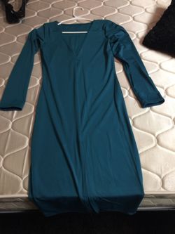 Never worn blue dress w slit in the back , size M in women's