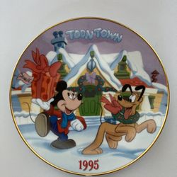 Mickey Xmas Collector Plate