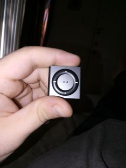 Apple iPod shuffle 4th Gen (2GB) - Space Gray (Tested & Working)