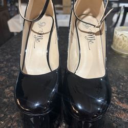 Mary Jane Platfirms patent leather size 10