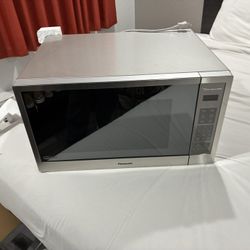 Panasonic NN-SN97JS microwave oven.