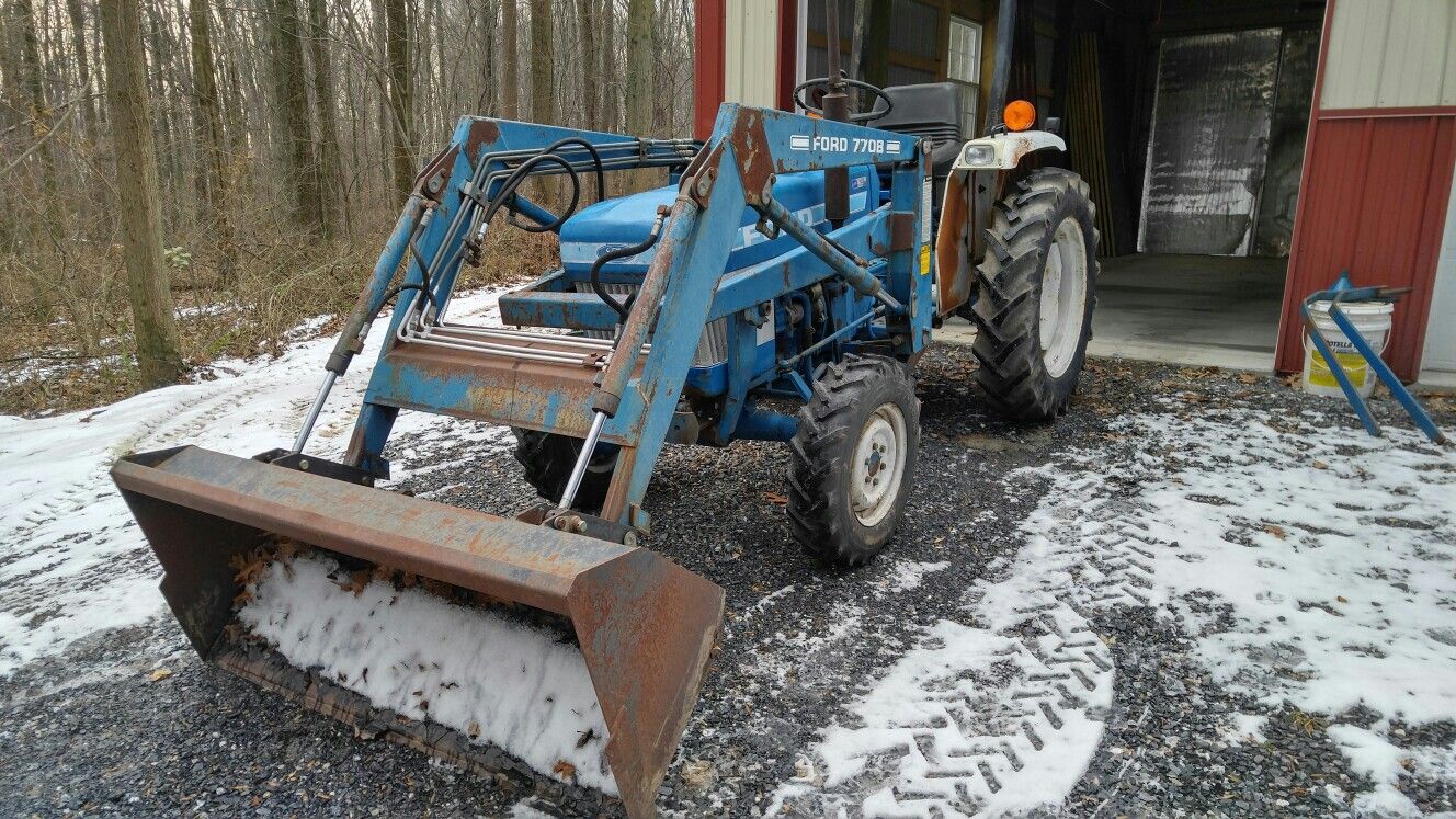 Ford 1510 tractor w/ 770B loader