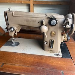 ANTIQUE SEWING MACHINE 