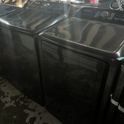 Samsung XL (5.5cu.ft.) Washer And Matching Dryer Laundry Set.