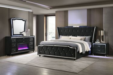 Lorient Black 4-piece Eastern King Bedroom Set