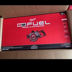 Milwaukee Cordless Saw 7-1/4