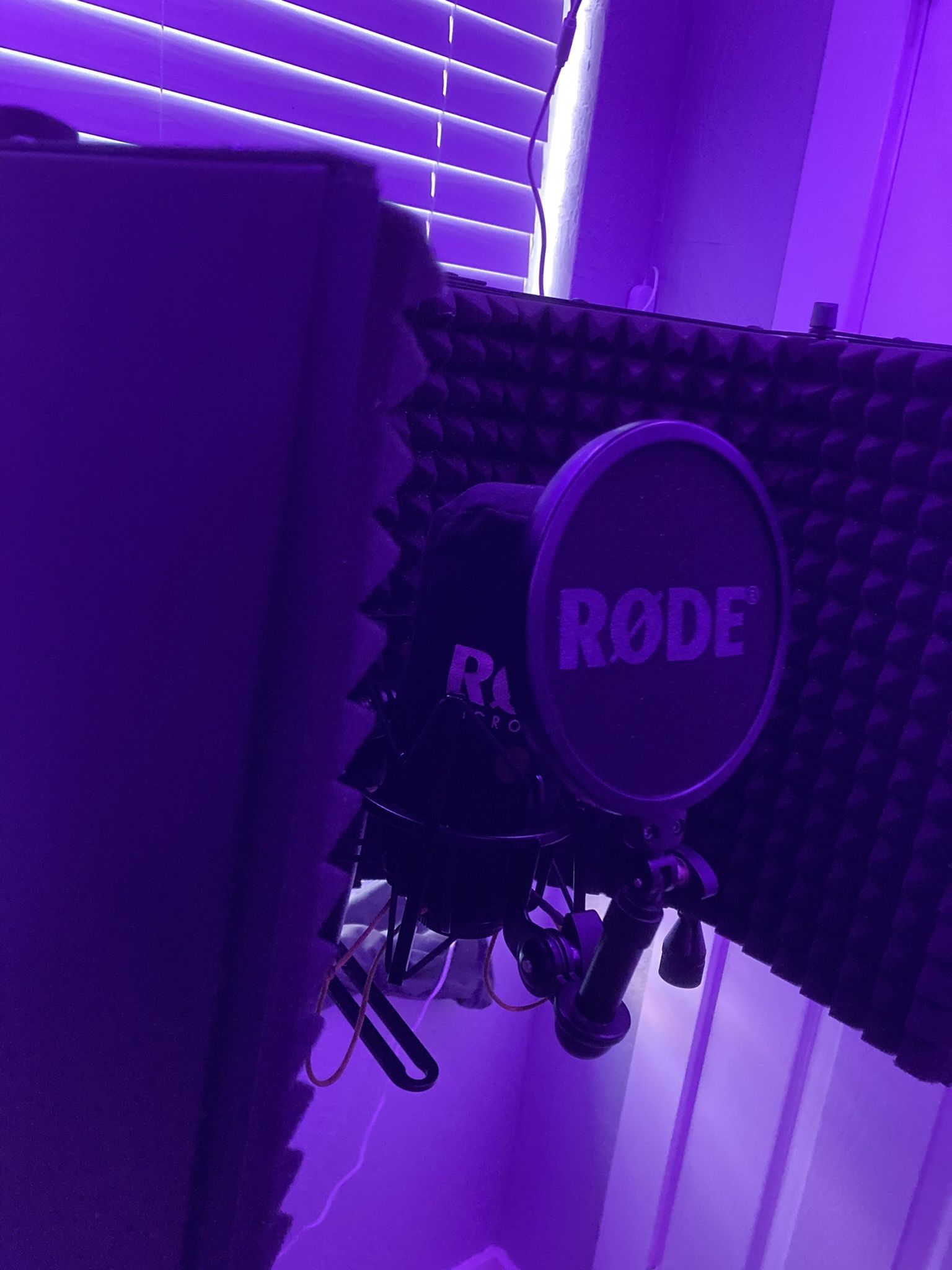 Rode NT1A Studio Condenser Mic With Shield & Stand