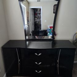 Top Drawer/ 5 Pice Bedroom Set (Exclude Mattress)